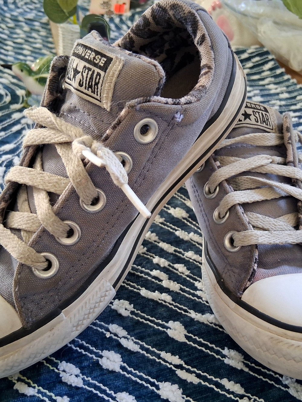 Converse Kids Chuck Taylor Low Top Sneakers - Lavendar with White